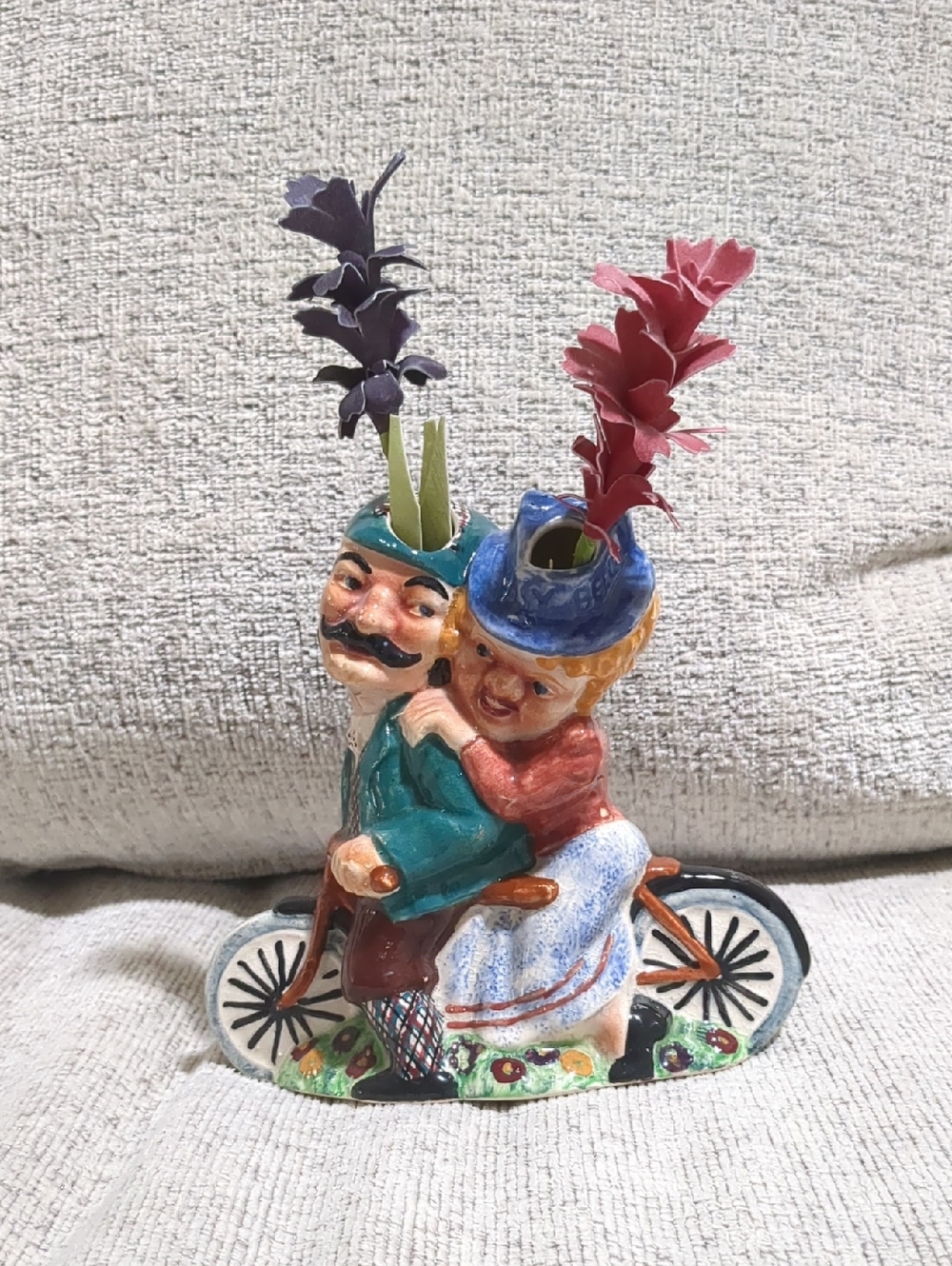 Shorter & Sons "Daisy Bell" Spill Vase